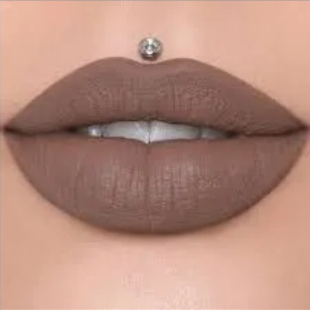NIB Jeffree Star Cosmetics Velour
Liquid Lipstick in Tea Bag